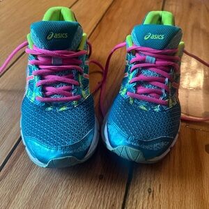 Women’s athletic shoes, size 8.